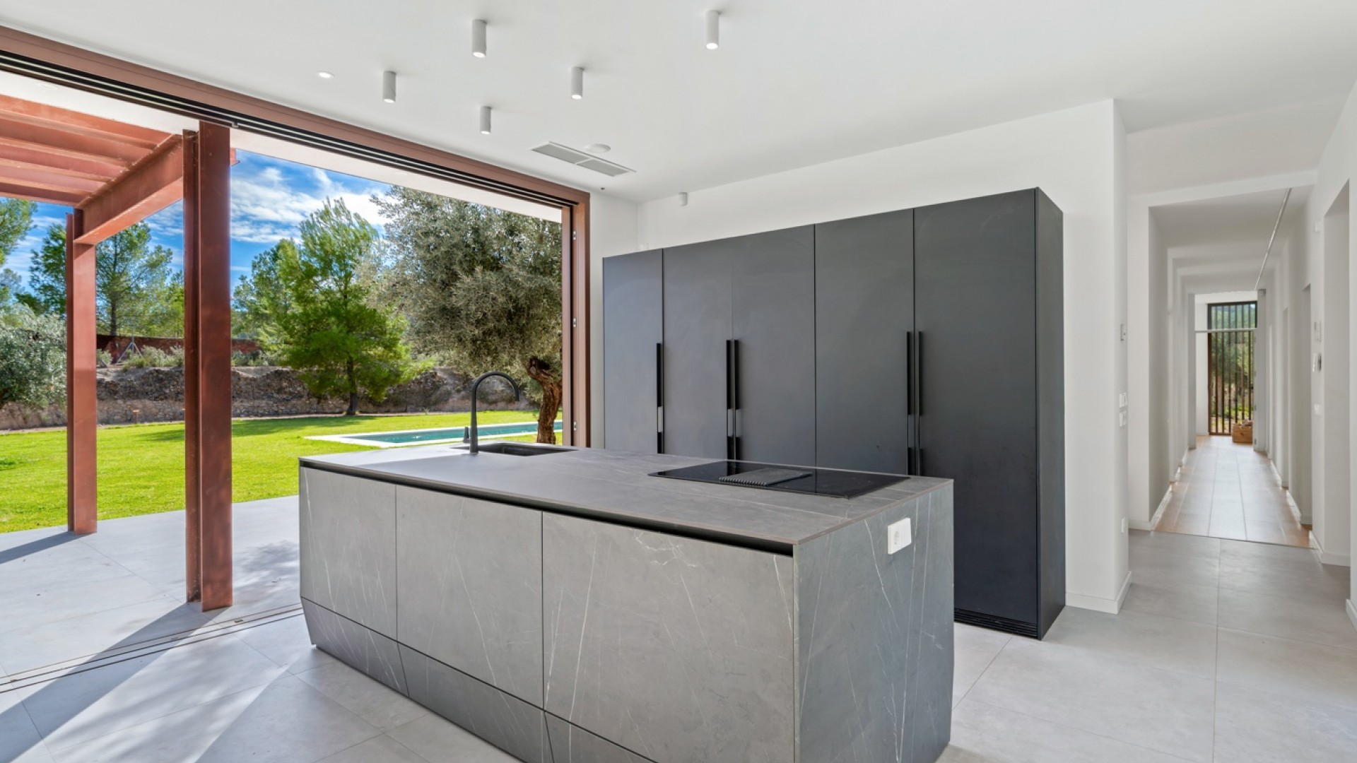 Videresalg - Fritliggende villa -
Finestrat