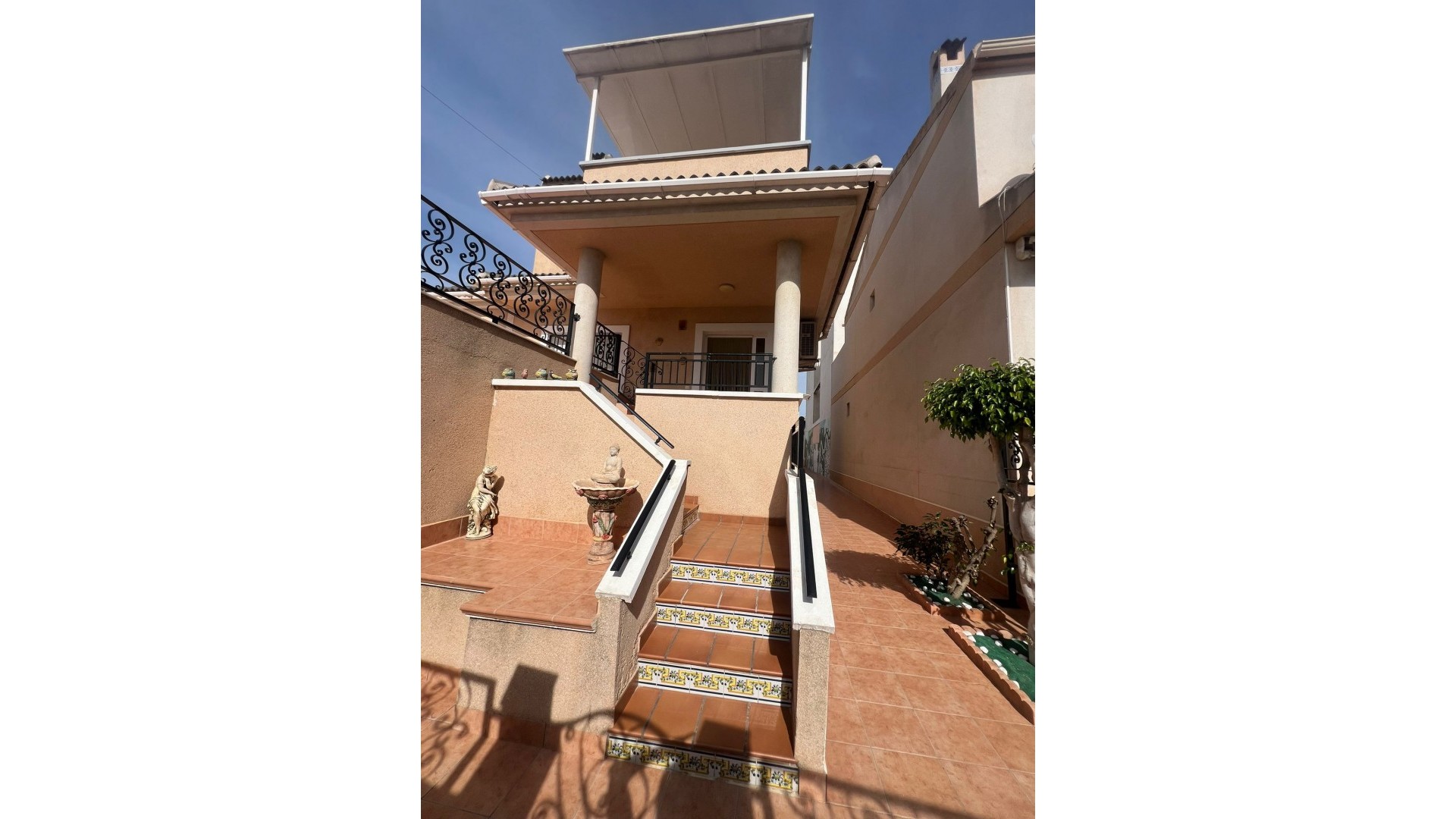 Videresalg - Fritliggende villa -
Formentera del Segura - 0