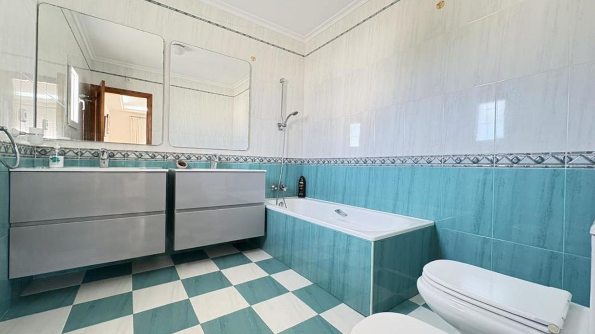 Videresalg - Fritliggende villa -
La Manga del Mar Menor