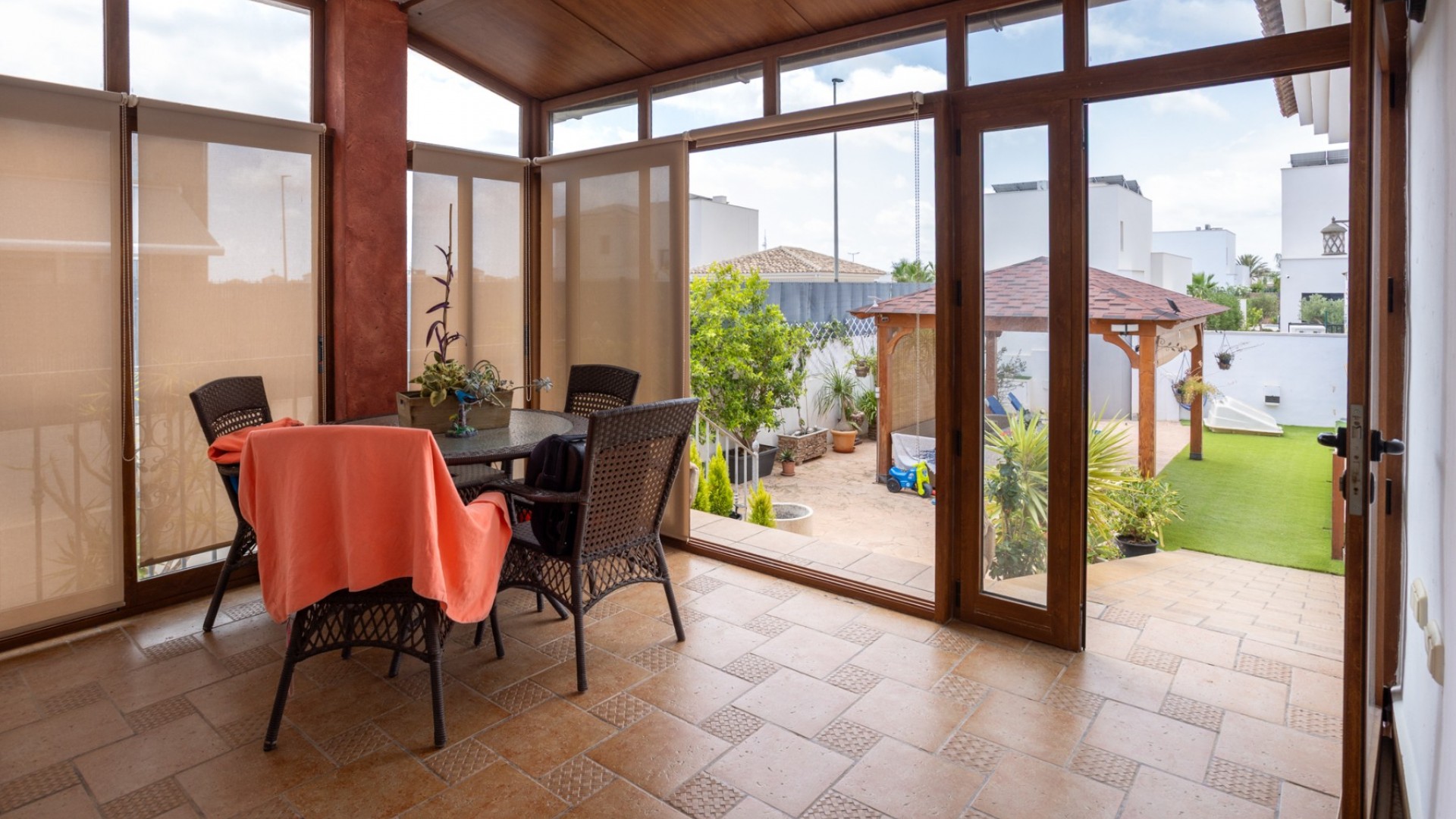 Videresalg - Fritliggende villa -
Los Montesinos - La Herrada