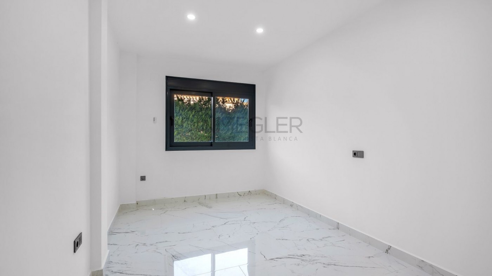 Videresalg - Fritliggende villa -
Orihuela Costa - Campoamor