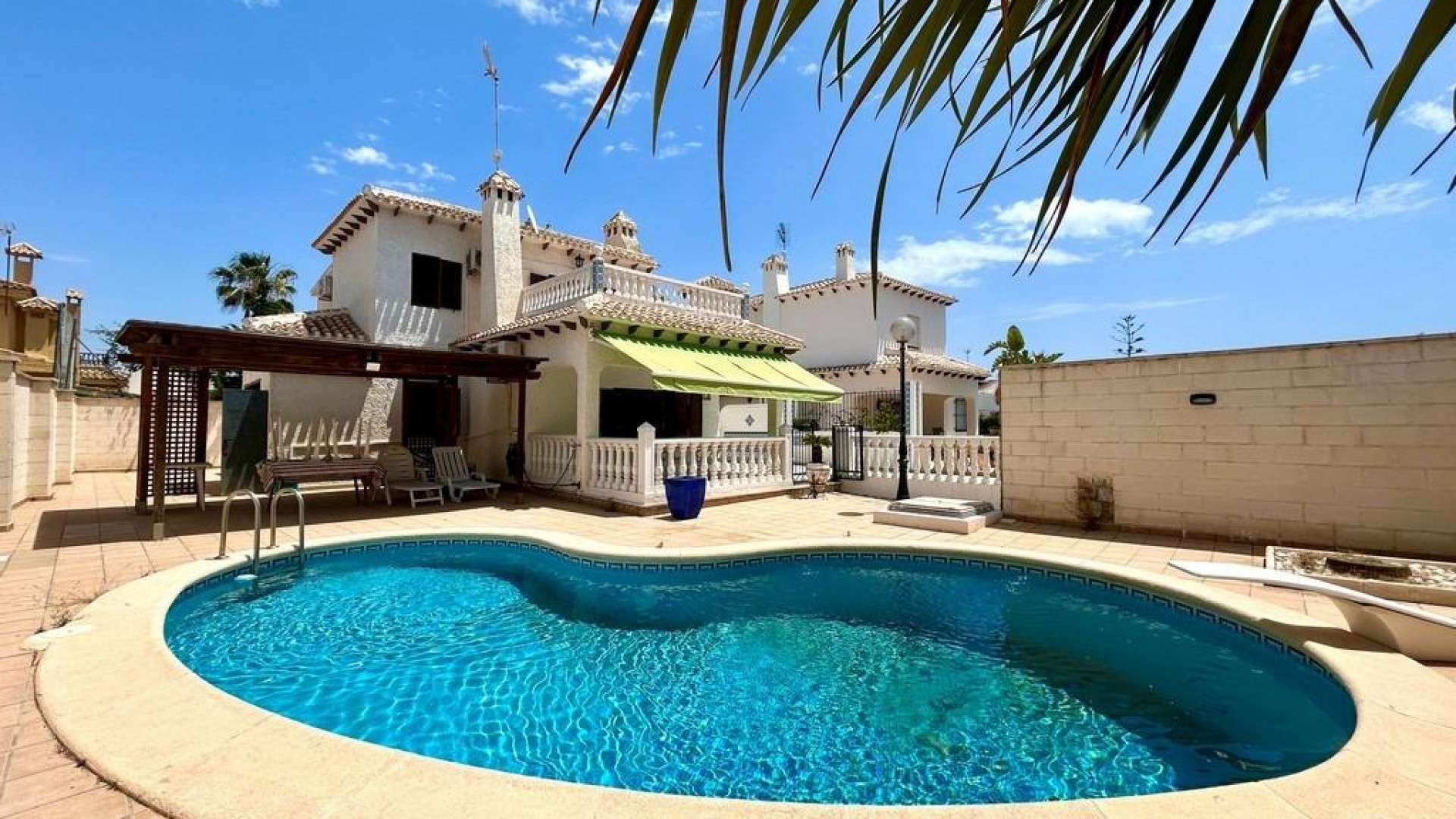 Videresalg - Fritliggende villa -
Orihuela Costa - La Zenia