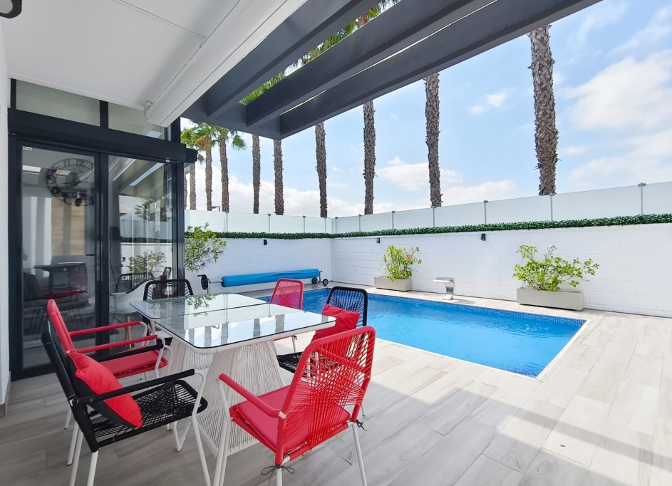 Videresalg - Fritliggende villa -
Orihuela Costa - Lomas de Cabo Roig