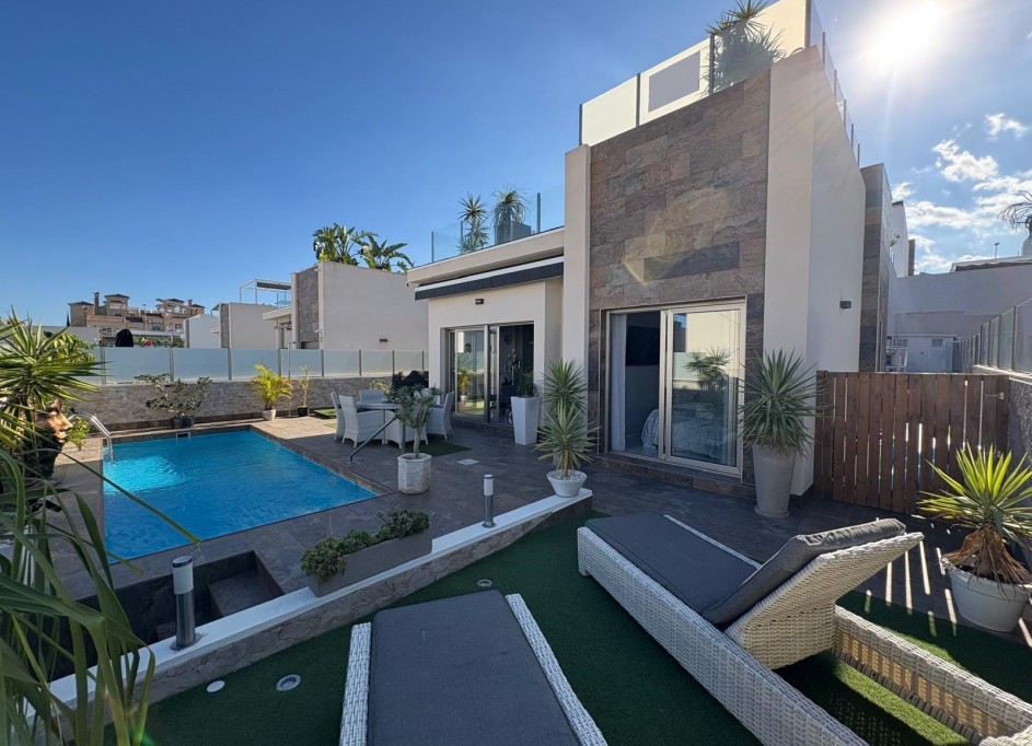 Videresalg - Fritliggende villa -
Orihuela Costa - Villamartín