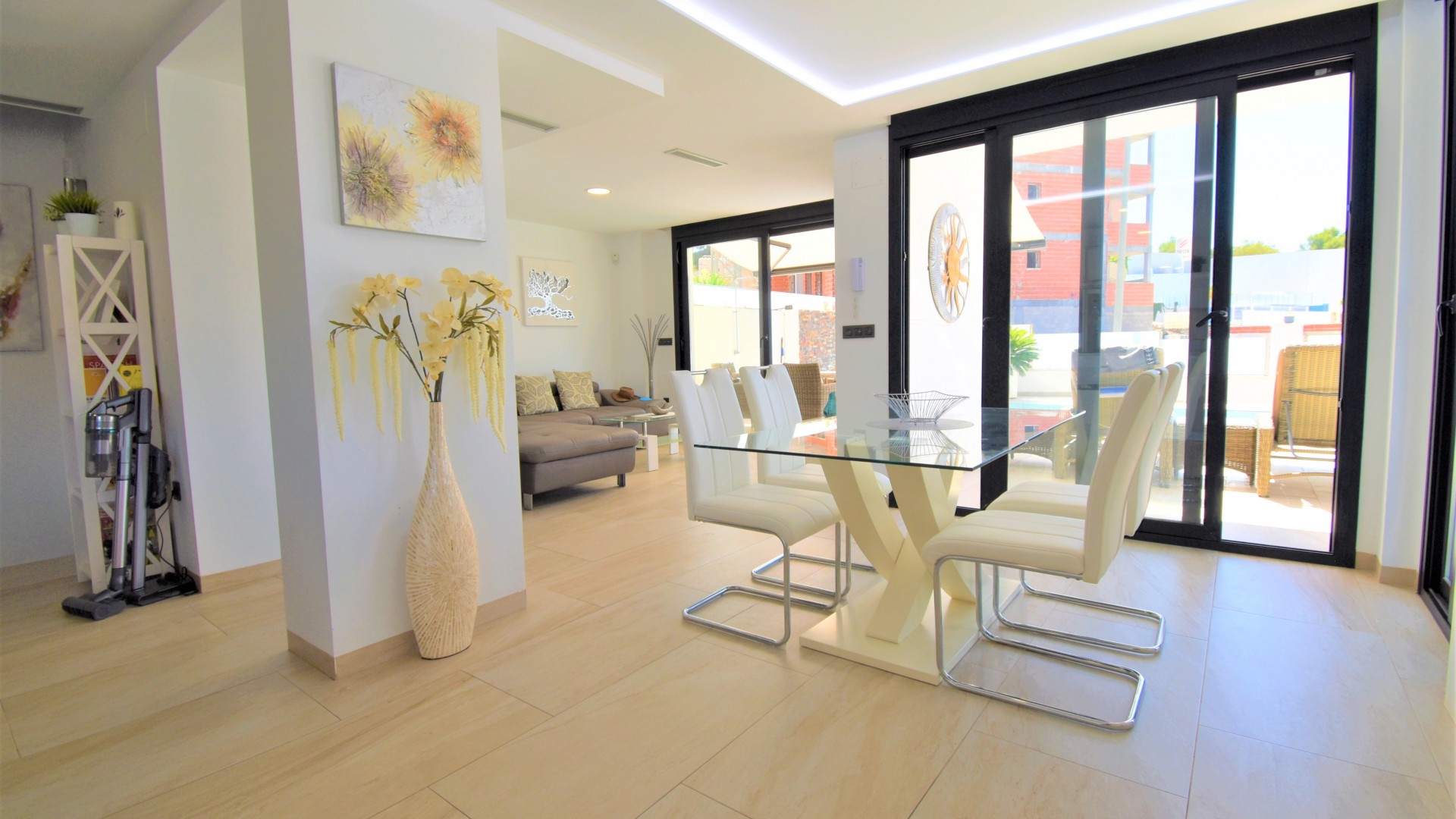 Videresalg - Fritliggende villa -
Orihuela Costa - Villamartin