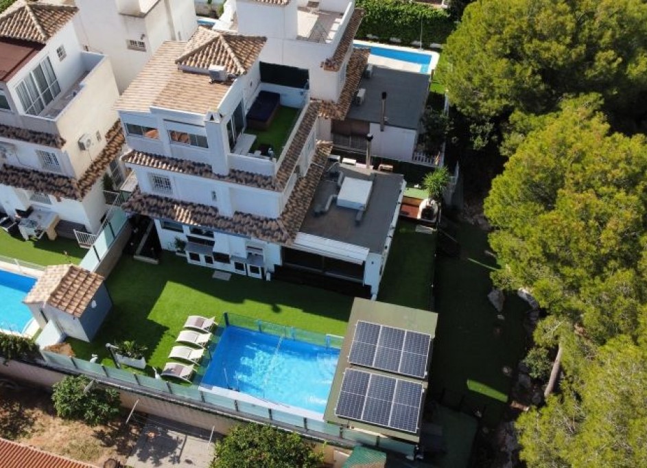 Videresalg - Fritliggende villa -
Orihuela Costa