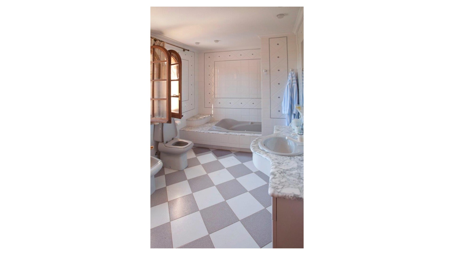 Videresalg - Fritliggende villa -
Orihuela Costa