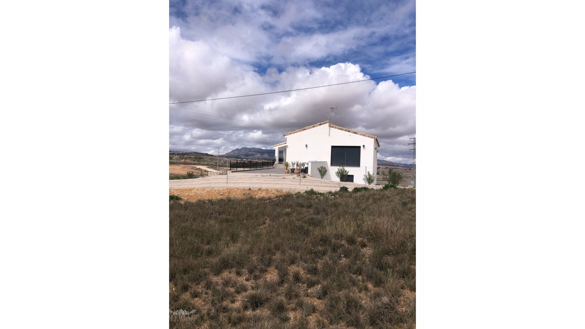 Videresalg - Fritliggende villa -
Pinoso - Pinoso Alicante