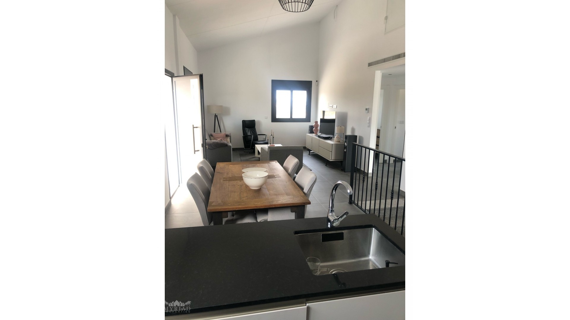 Videresalg - Fritliggende villa -
Pinoso - Pinoso Alicante