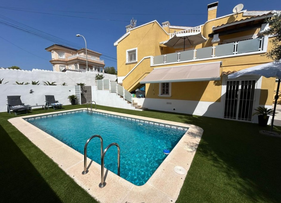 Videresalg - Fritliggende villa -
San Miguel de Salinas