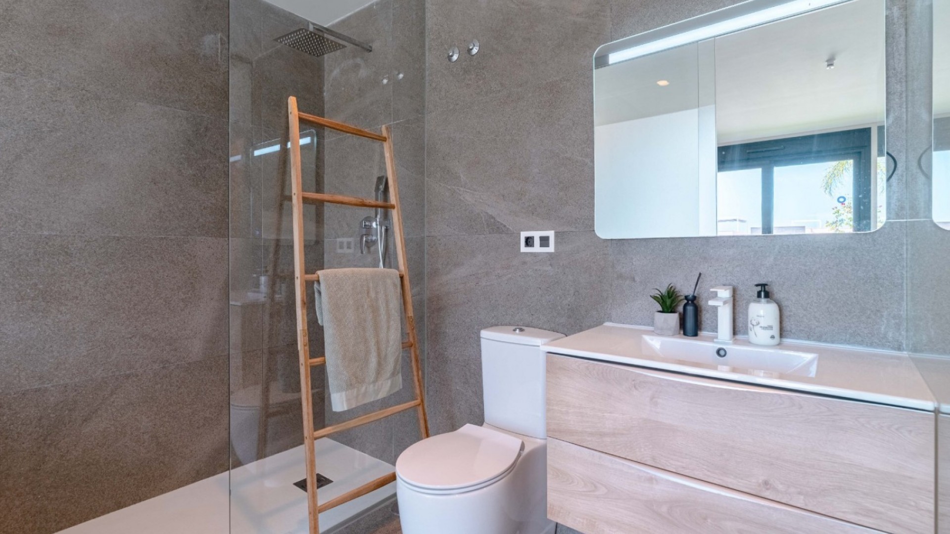 Videresalg - Fritliggende villa -
San Miguel de Salinas