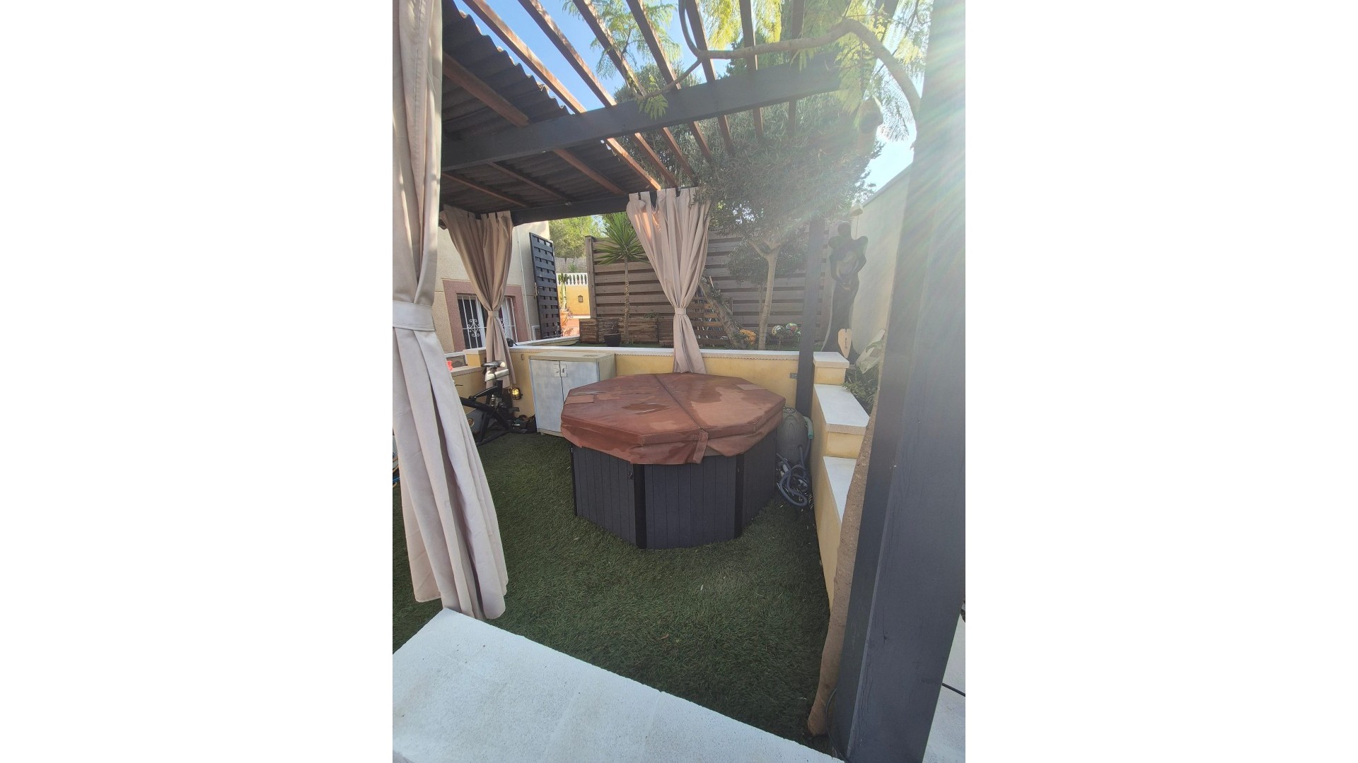 Videresalg - Fritliggende villa -
San Miguel de Salinas