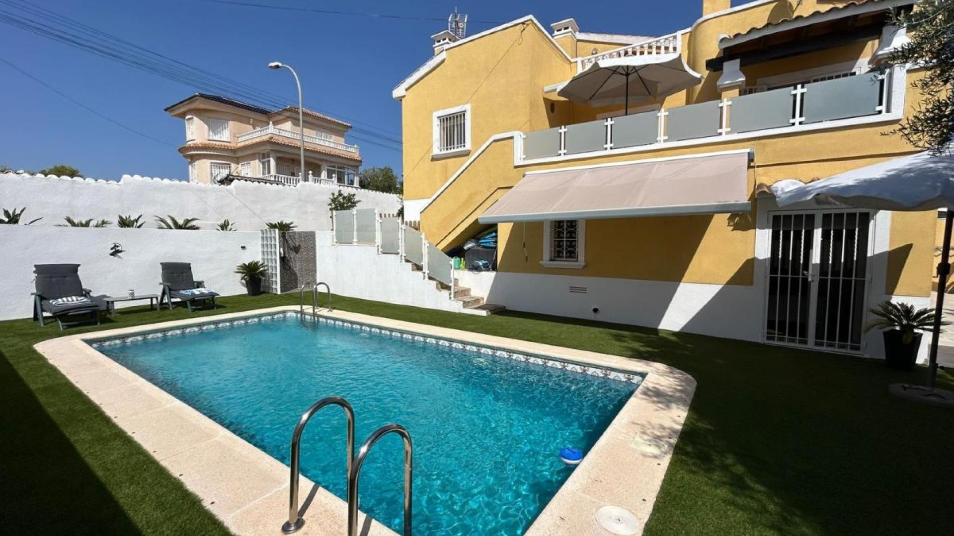 Videresalg - Fritliggende villa -
San Miguel de Salinas