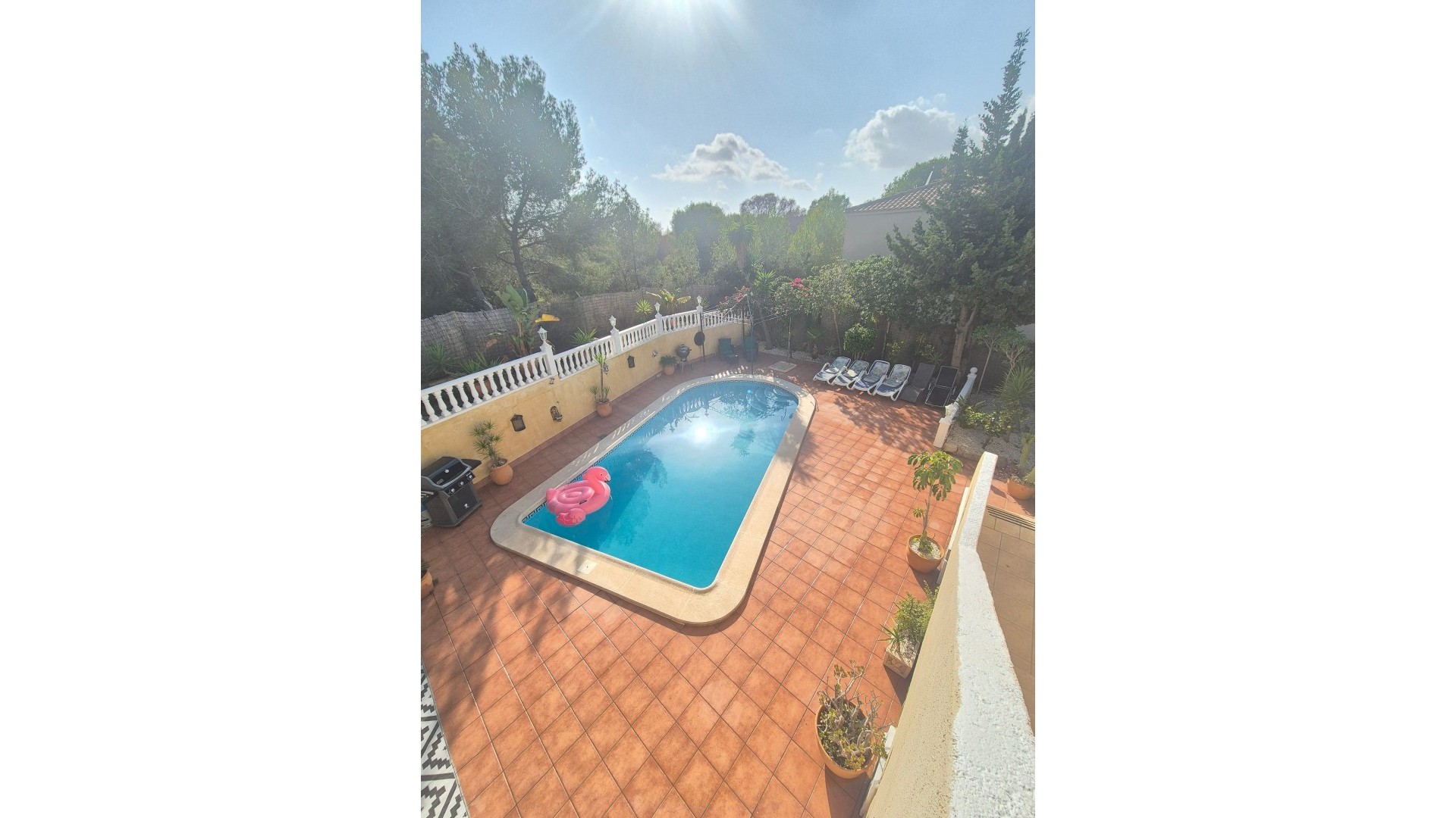 Videresalg - Fritliggende villa -
San Miguel de Salinas