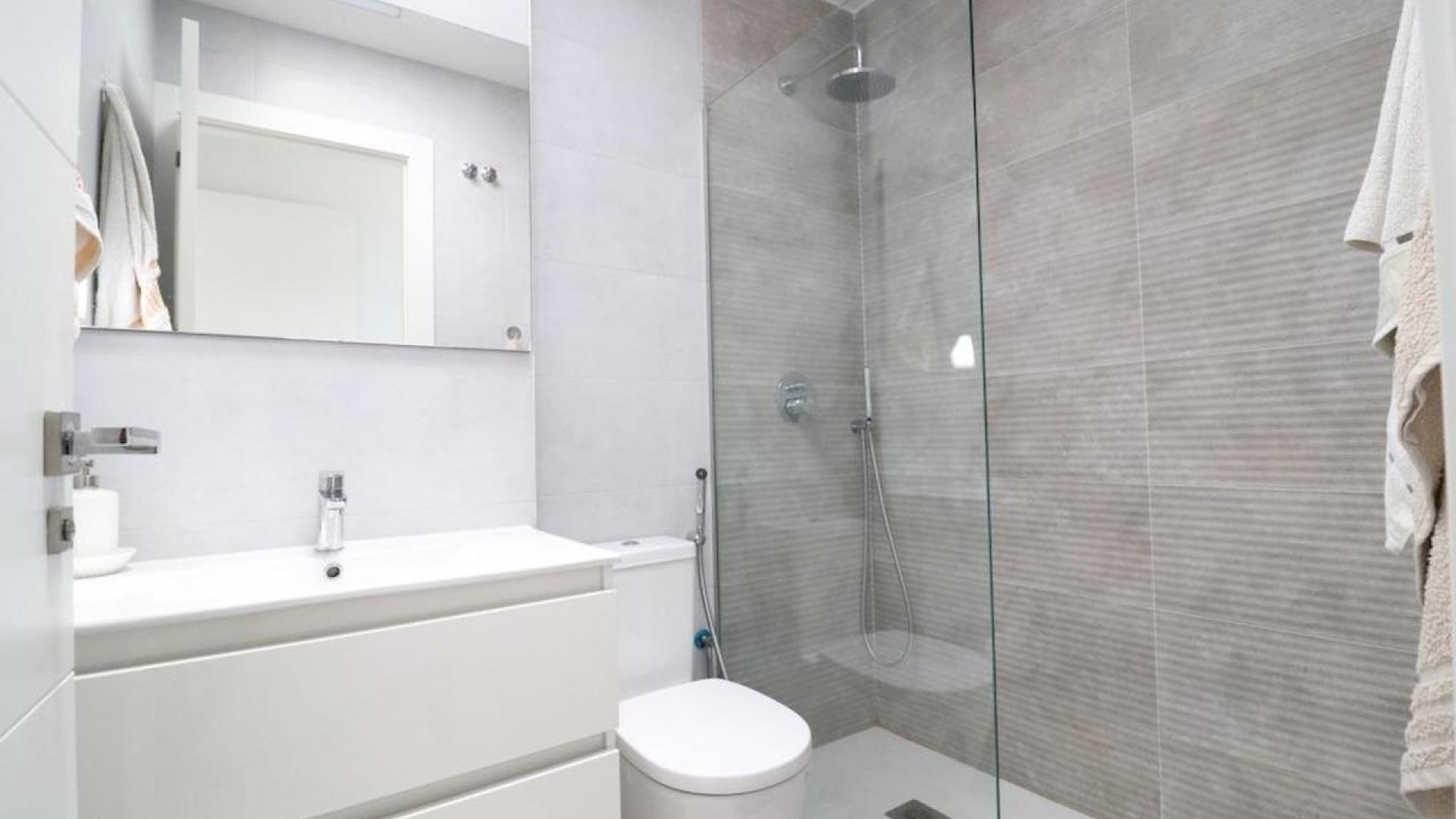 Videresalg - Fritliggende villa -
San Miguel de Salinas