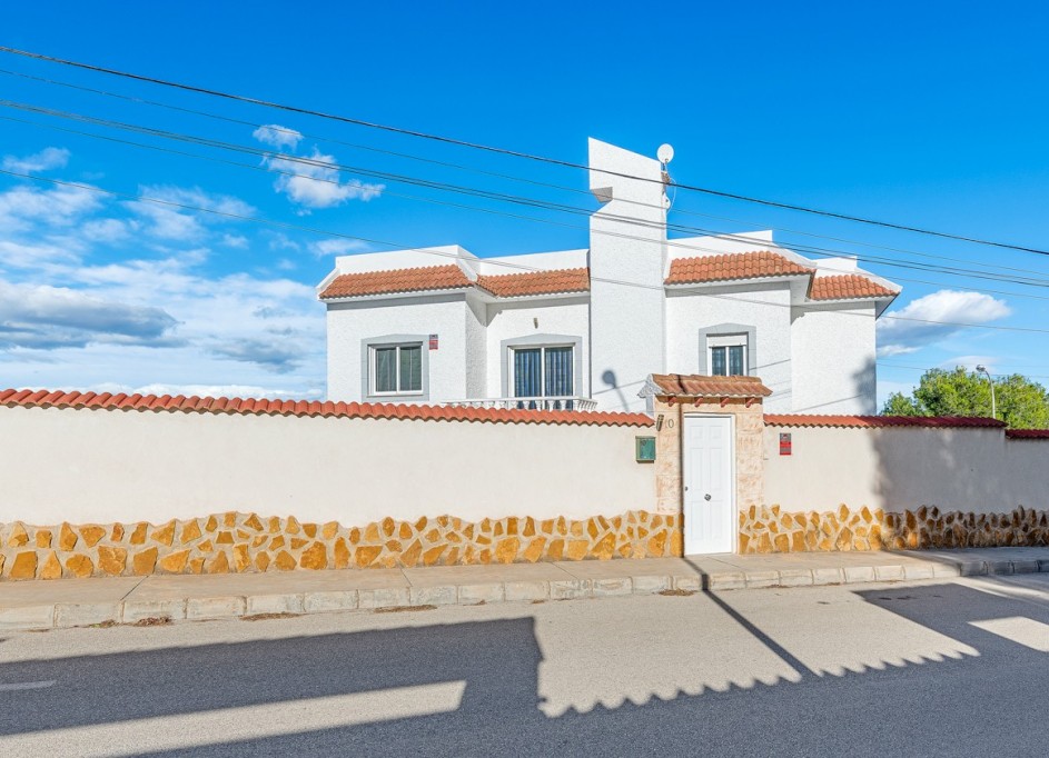 Videresalg - Fritliggende villa -
San Miguel de Salinas