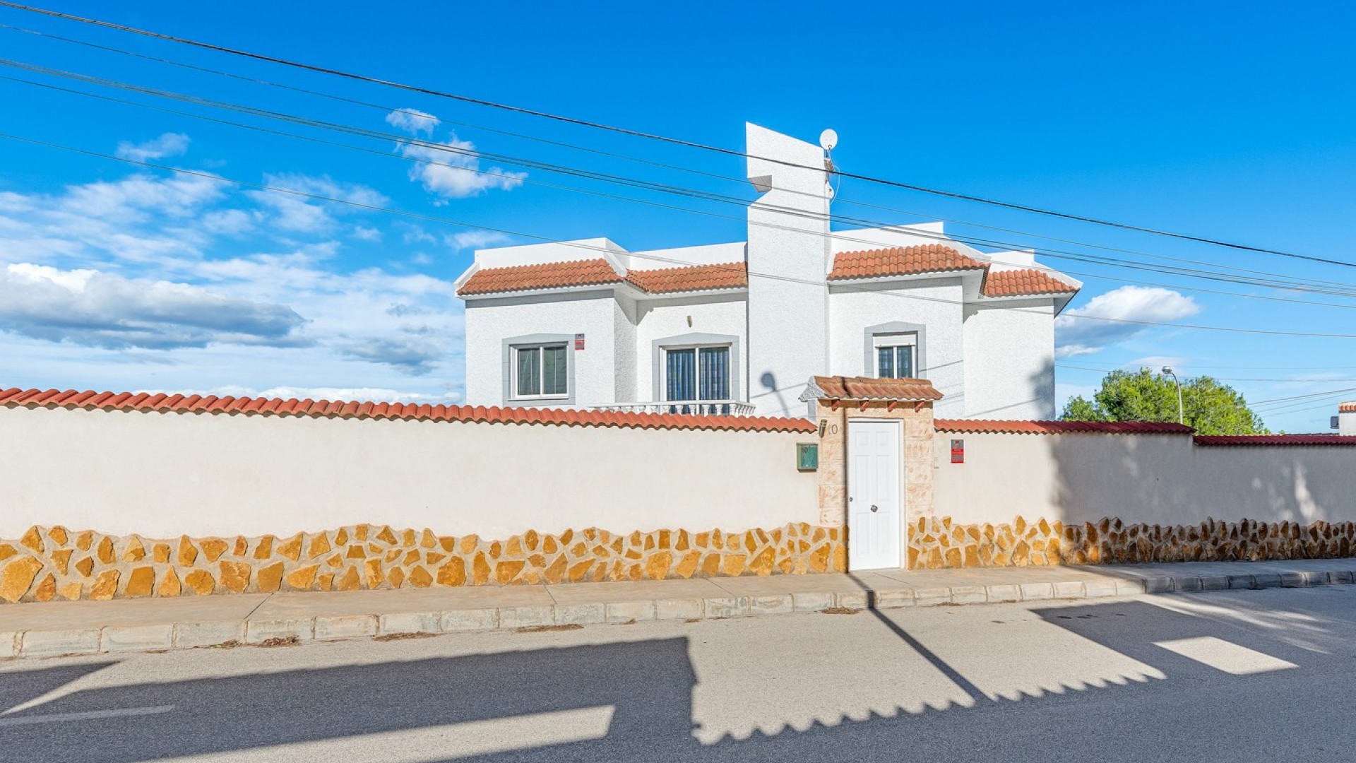 Videresalg - Fritliggende villa -
San Miguel de Salinas