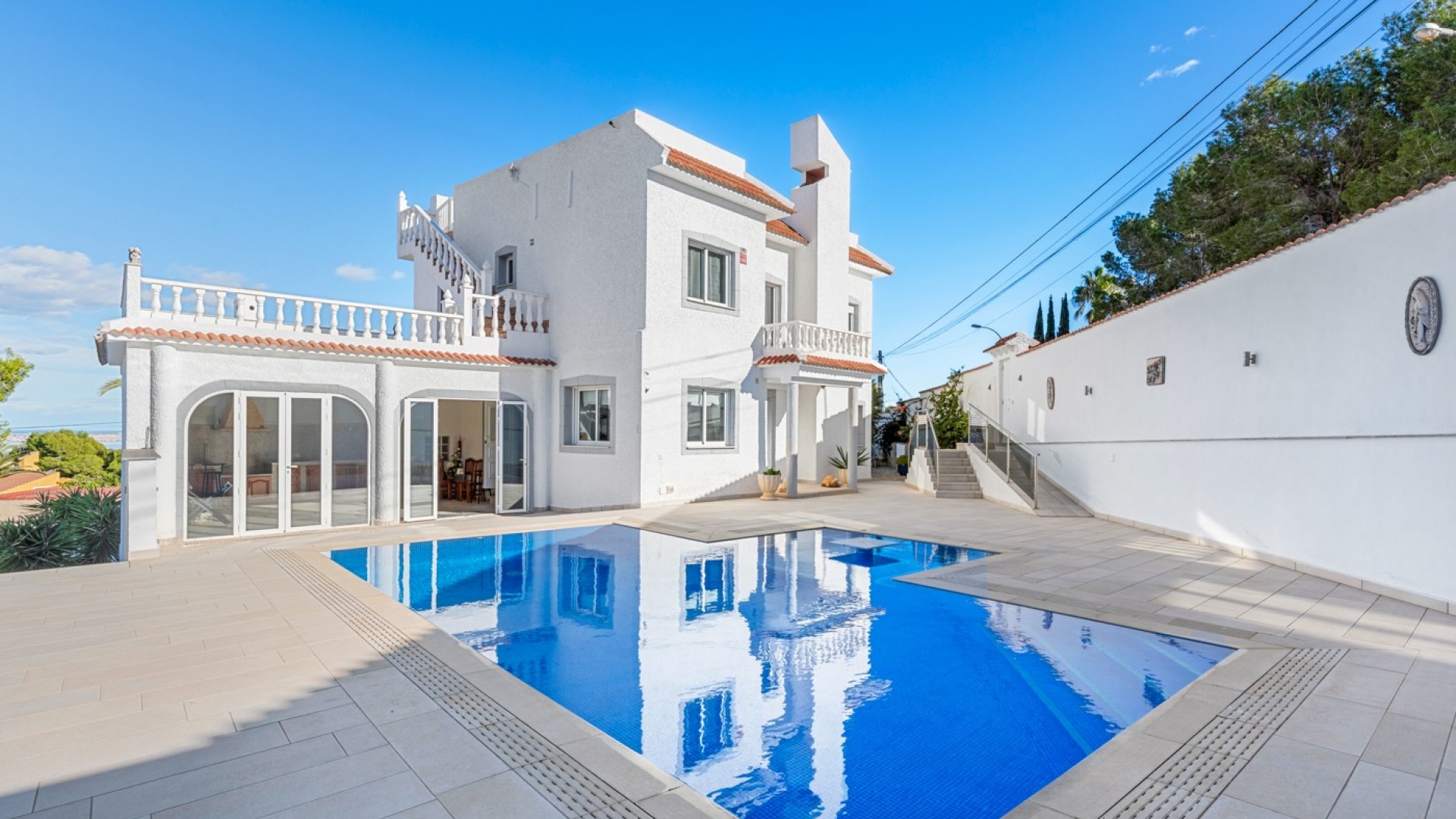 Videresalg - Fritliggende villa -
San Miguel de Salinas