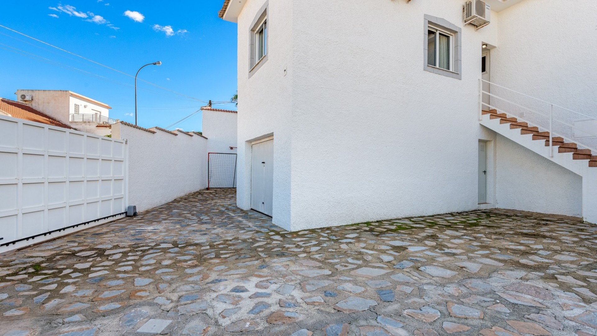 Videresalg - Fritliggende villa -
San Miguel de Salinas