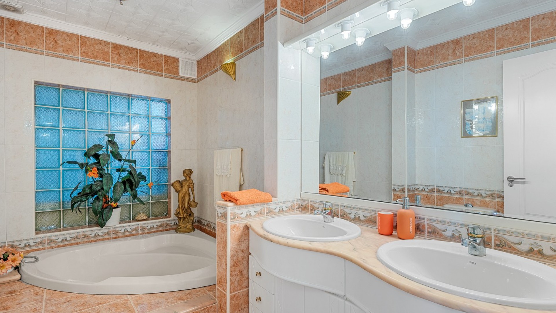 Videresalg - Fritliggende villa -
San Miguel de Salinas