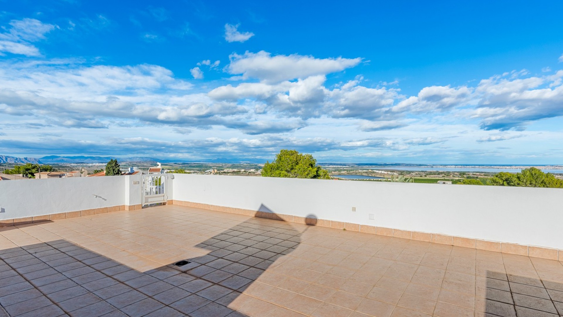 Videresalg - Fritliggende villa -
San Miguel de Salinas