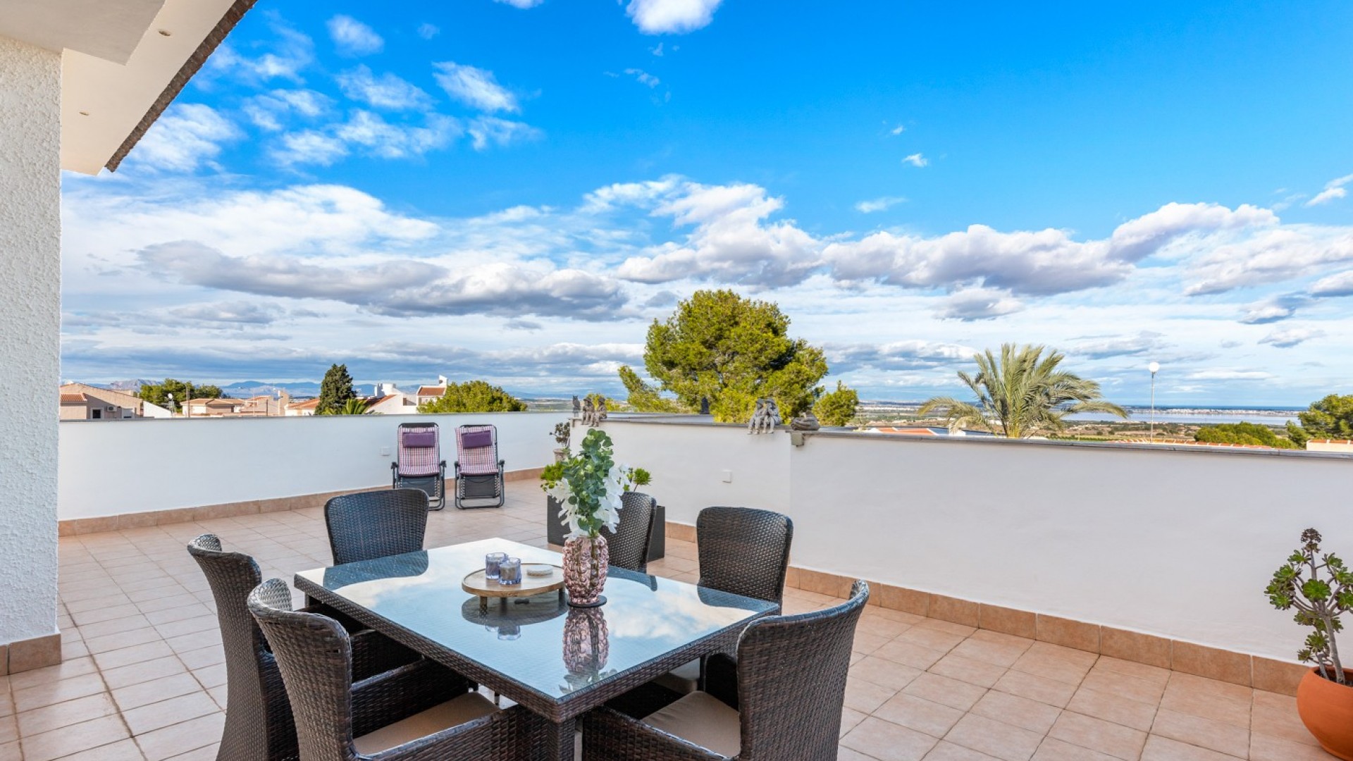 Videresalg - Fritliggende villa -
San Miguel de Salinas