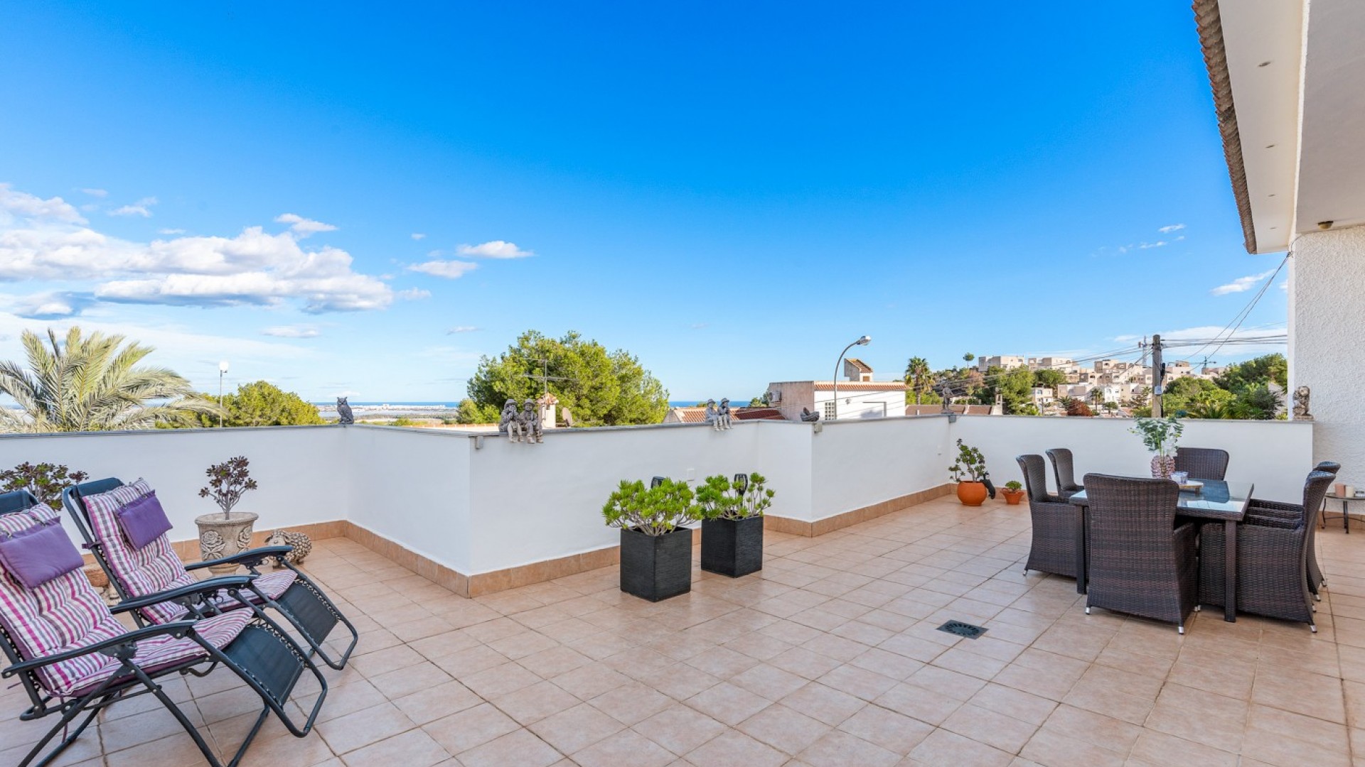 Videresalg - Fritliggende villa -
San Miguel de Salinas