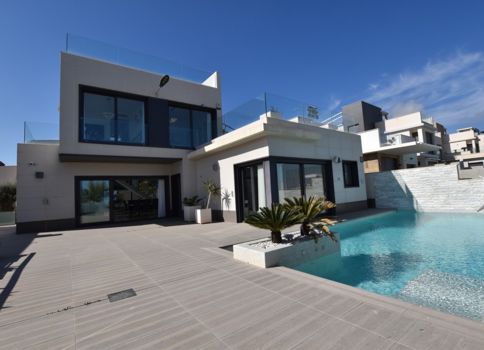 Videresalg - Fritliggende villa -
San Miguel de Salinas