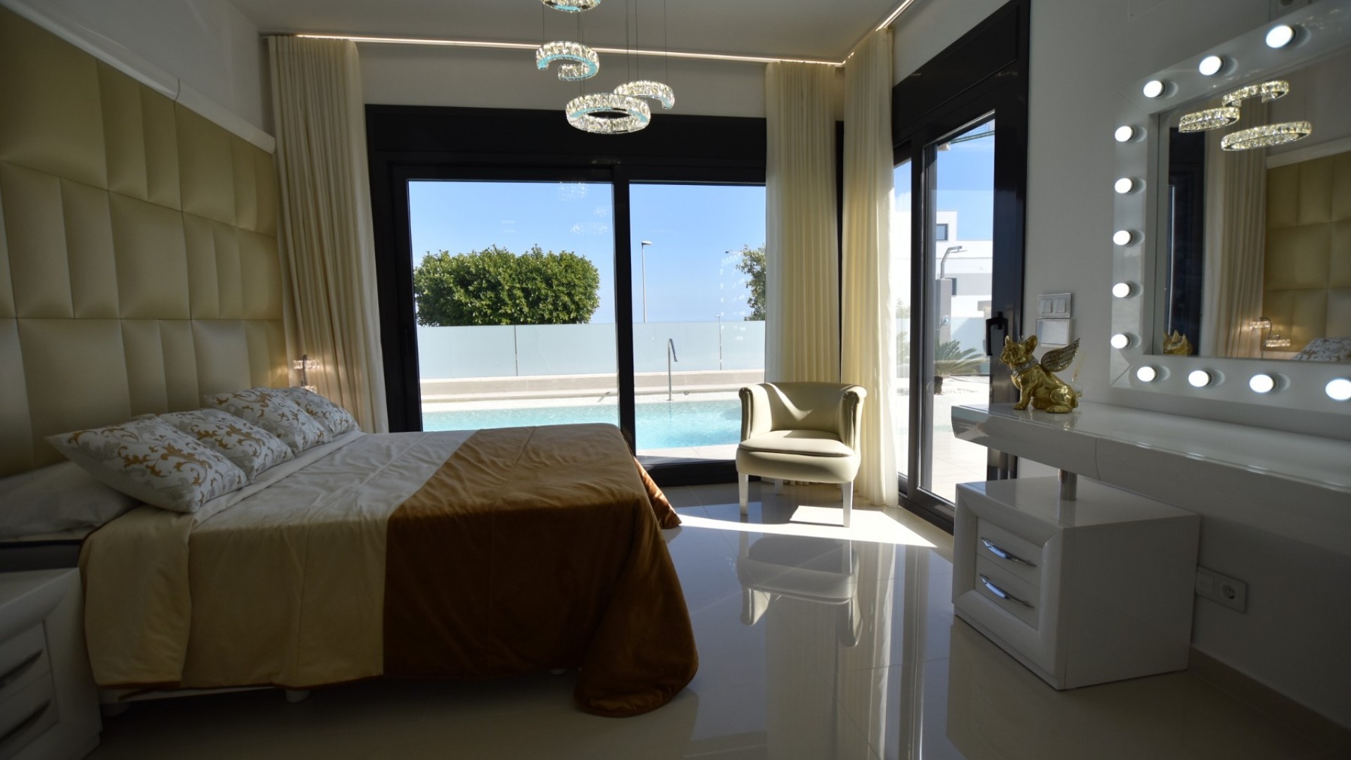 Videresalg - Fritliggende villa -
San Miguel de Salinas