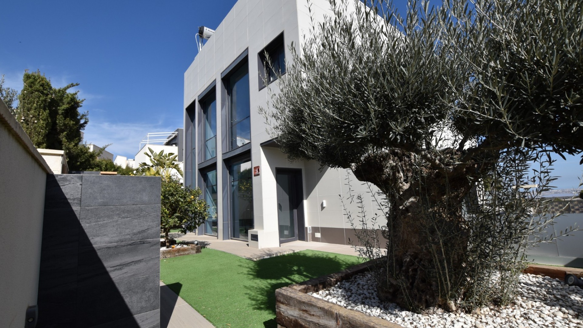 Videresalg - Fritliggende villa -
San Miguel de Salinas