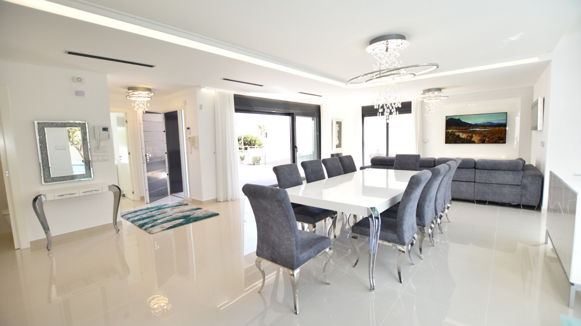 Videresalg - Fritliggende villa -
San Miguel de Salinas