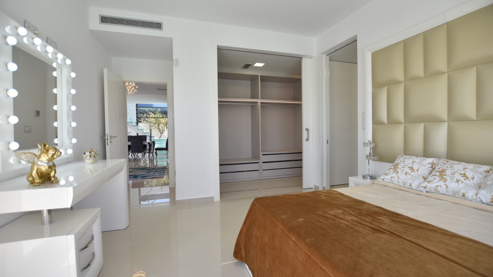 Videresalg - Fritliggende villa -
San Miguel de Salinas