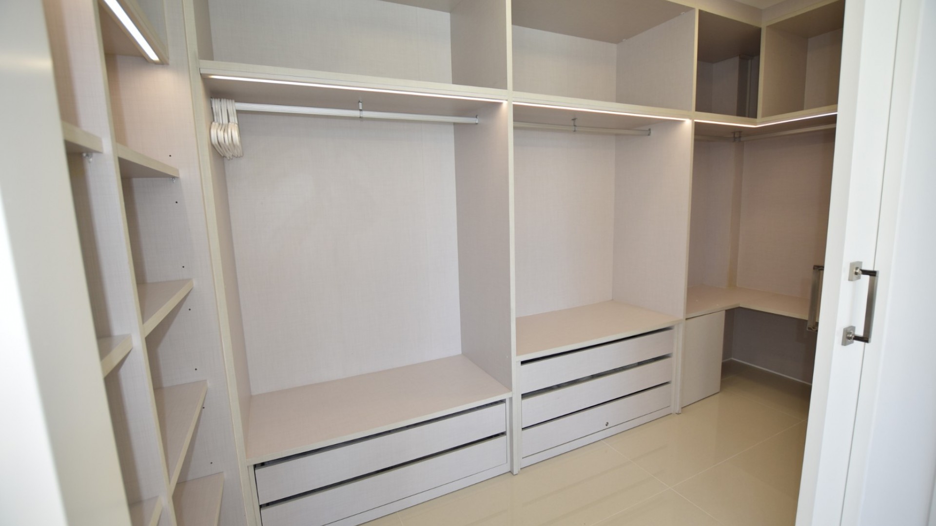 Videresalg - Fritliggende villa -
San Miguel de Salinas