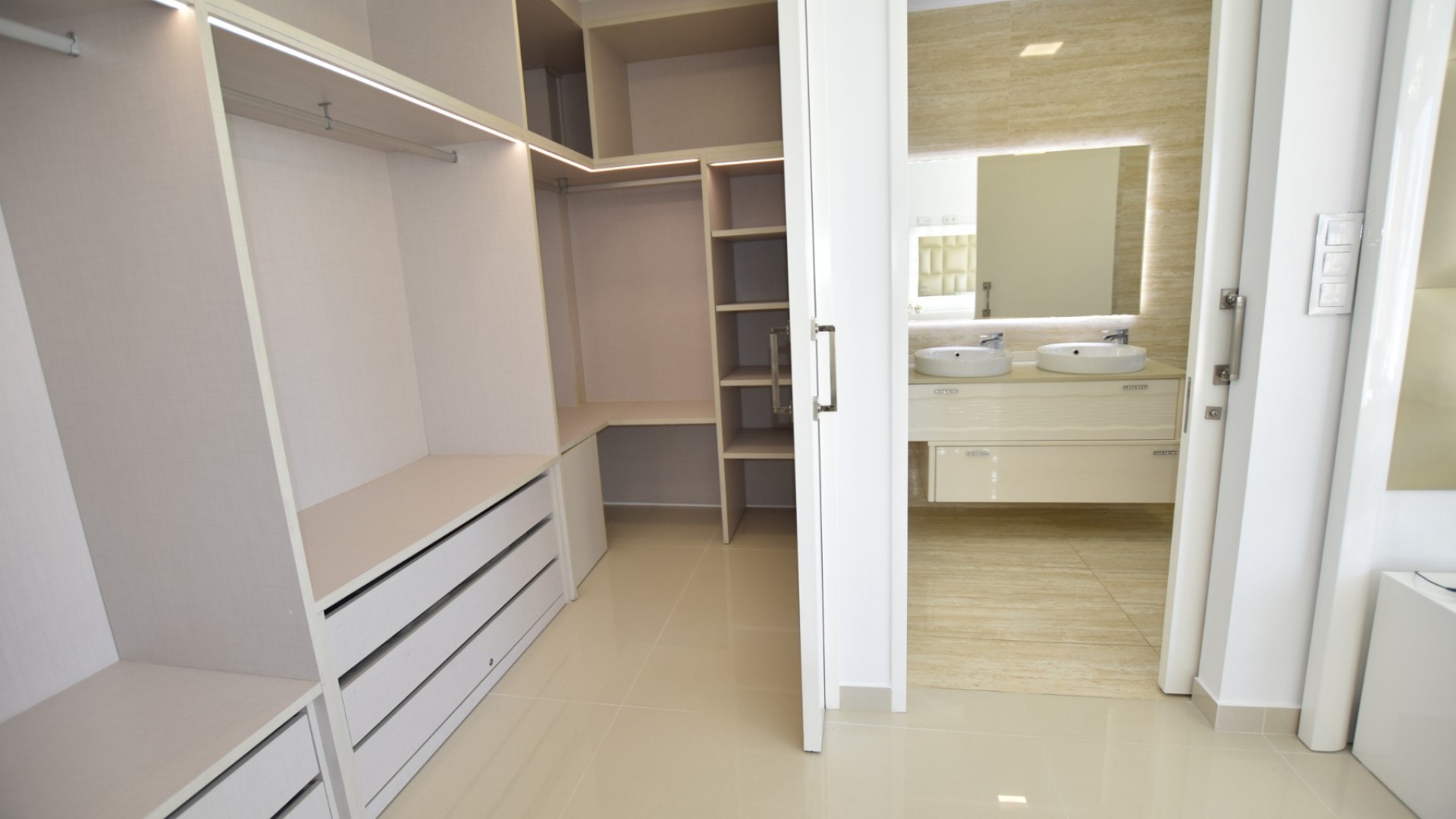 Videresalg - Fritliggende villa -
San Miguel de Salinas