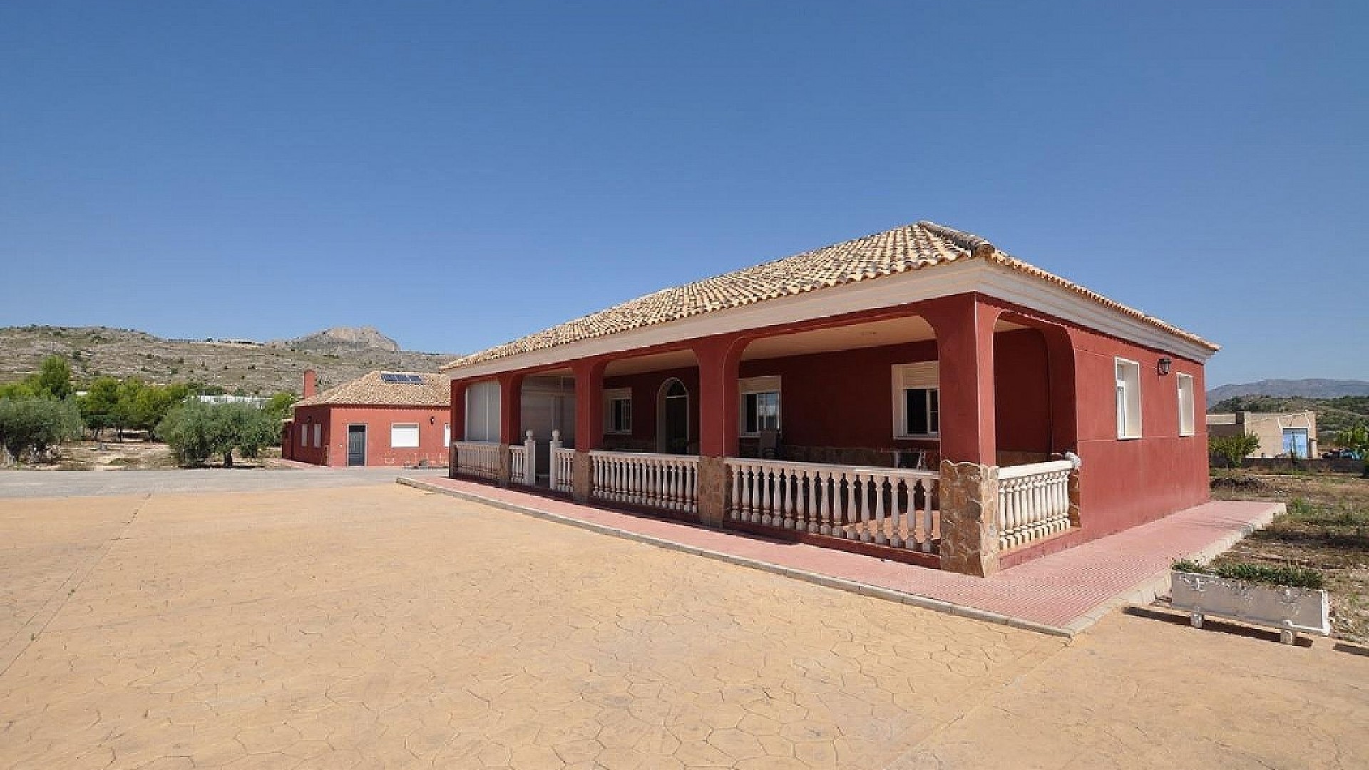 Videresalg - Fritliggende villa -
SAX