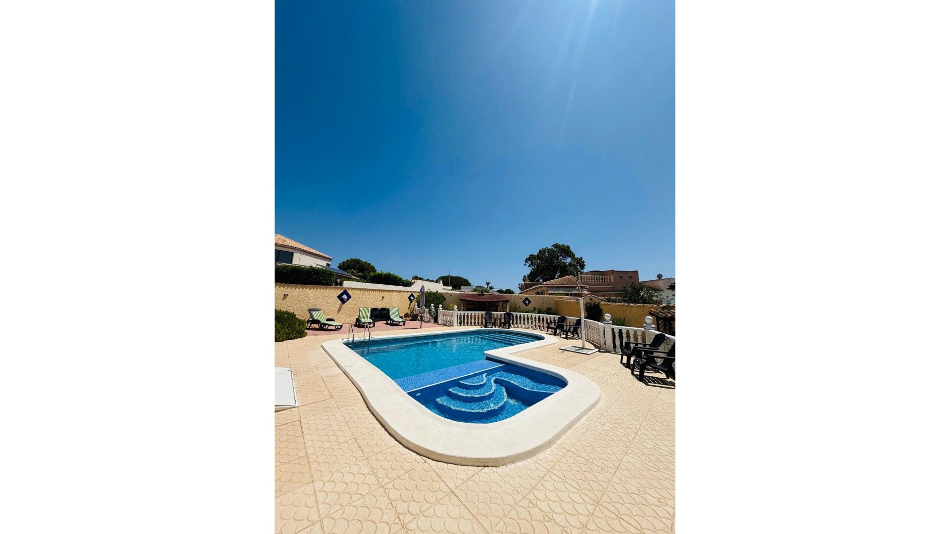 Videresalg - Fritliggende villa -
Torrevieja - 0