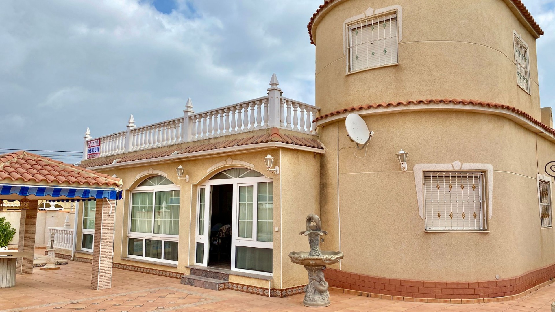 Videresalg - Fritliggende villa -
Torrevieja - 0