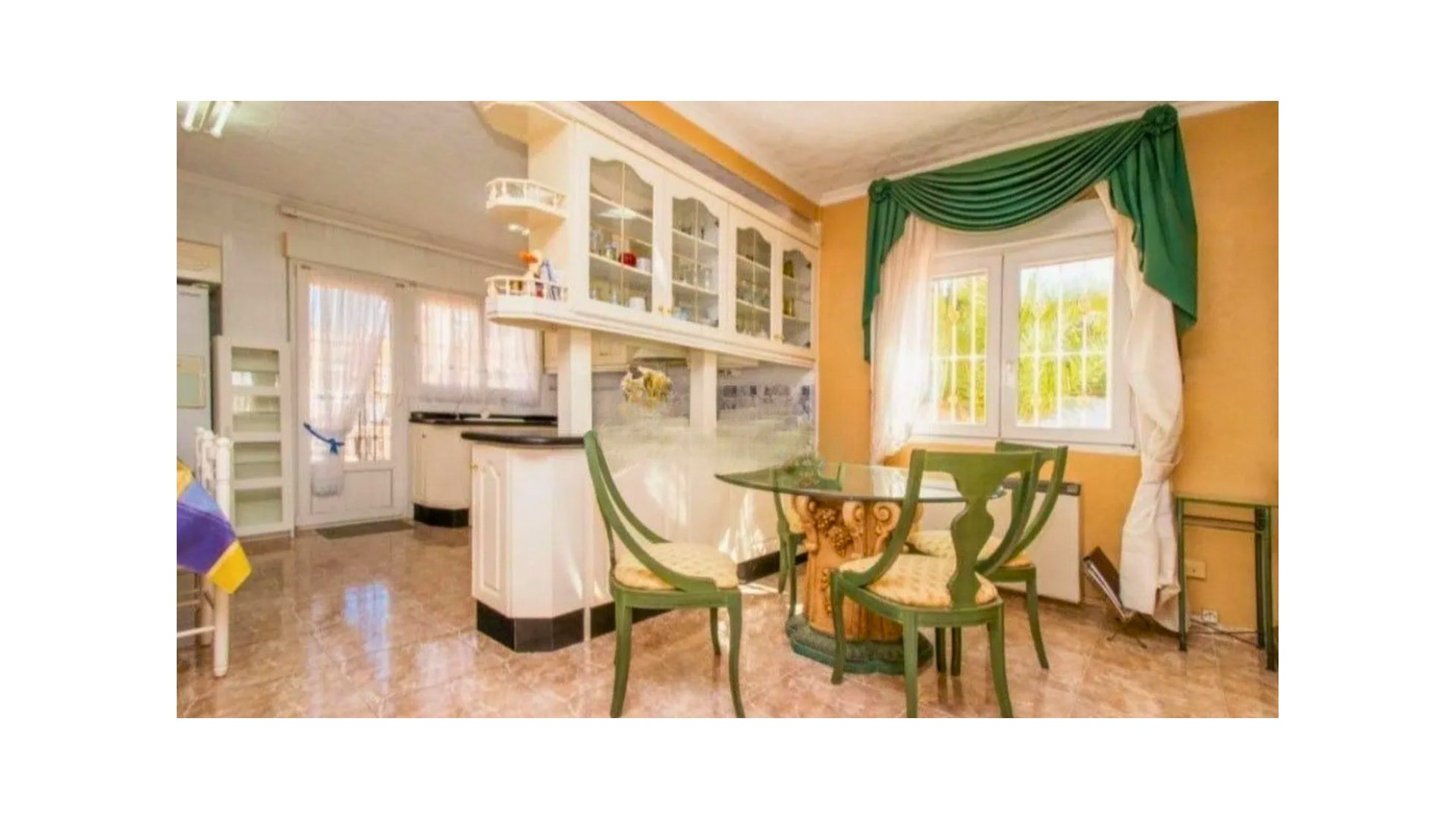 Videresalg - Fritliggende villa -
Torrevieja - 0