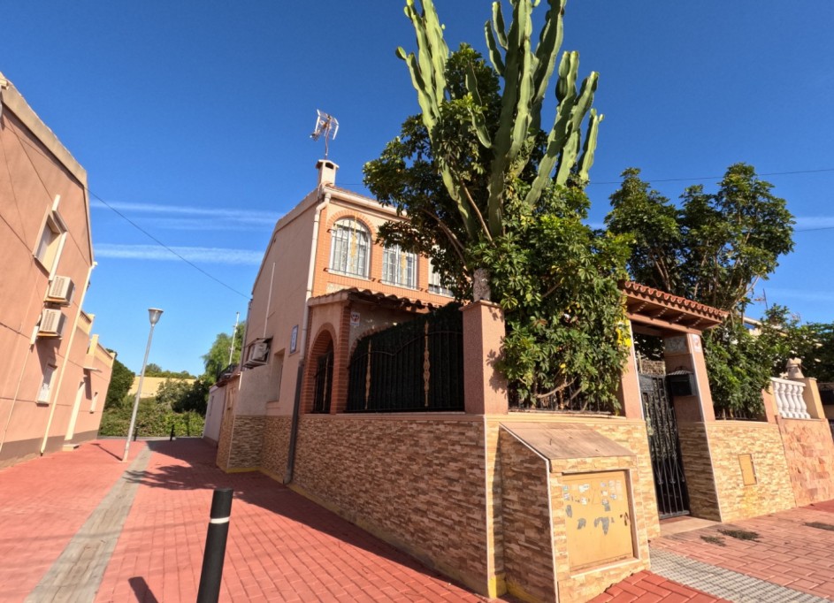 Videresalg - Fritliggende villa -
Torrevieja - El Acequión - Los Náufragos