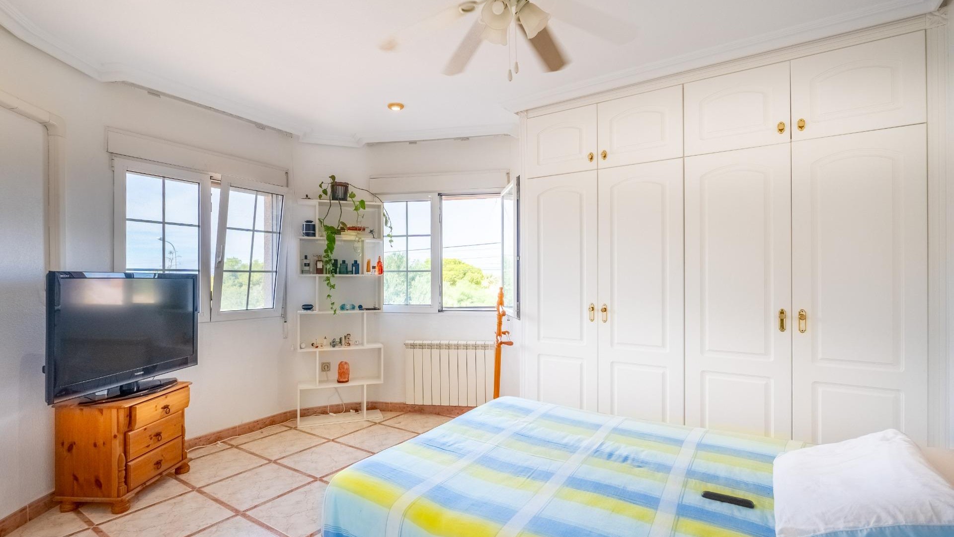 Videresalg - Fritliggende villa -
Torrevieja - El chaparral