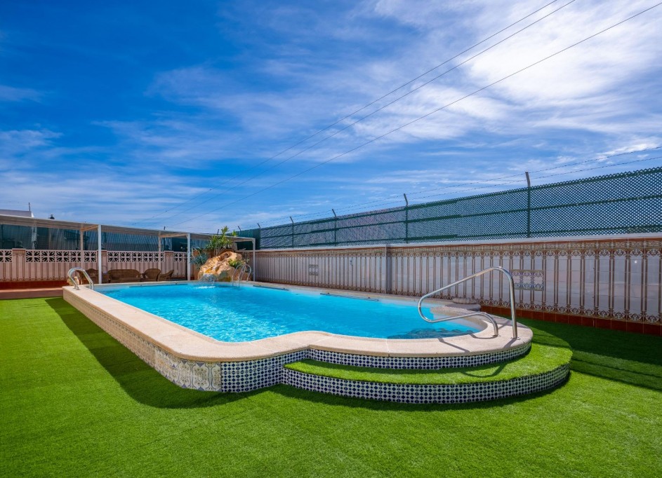 Videresalg - Fritliggende villa -
Torrevieja - El chaparral