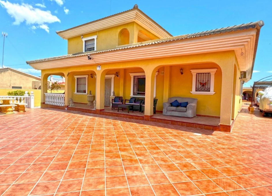 Videresalg - Fritliggende villa -
Torrevieja - Los Balcones - Los Altos del Edén