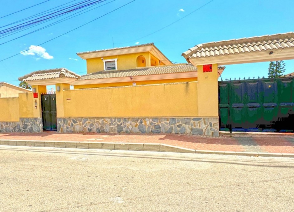 Videresalg - Fritliggende villa -
Torrevieja - Los Balcones - Los Altos del Edén