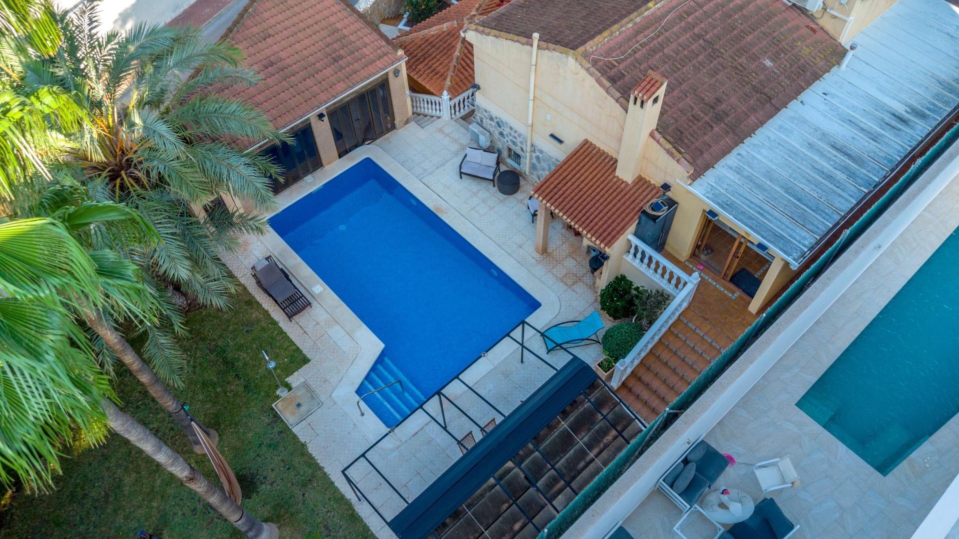 Videresalg - Fritliggende villa -
Torrevieja - Los balcones