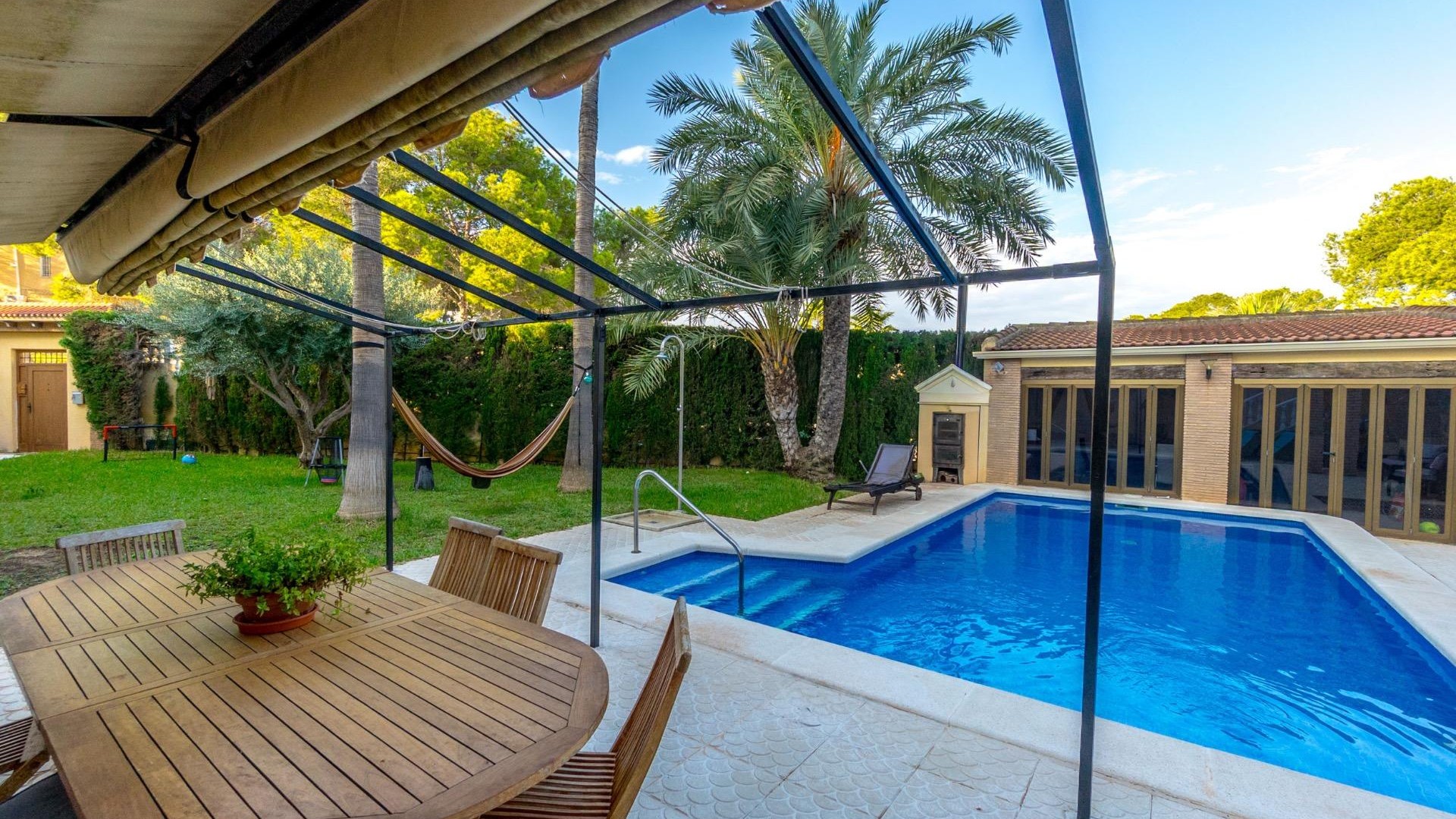 Videresalg - Fritliggende villa -
Torrevieja - Los balcones