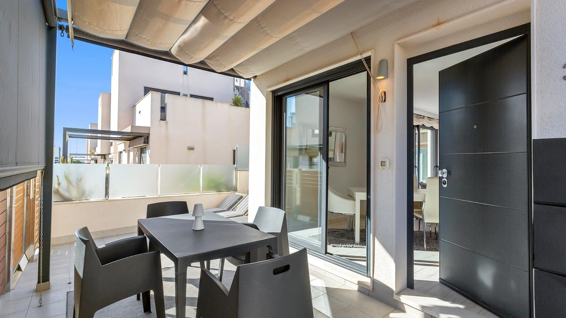 Videresalg - Fritliggende villa -
Torrevieja - Sector 25