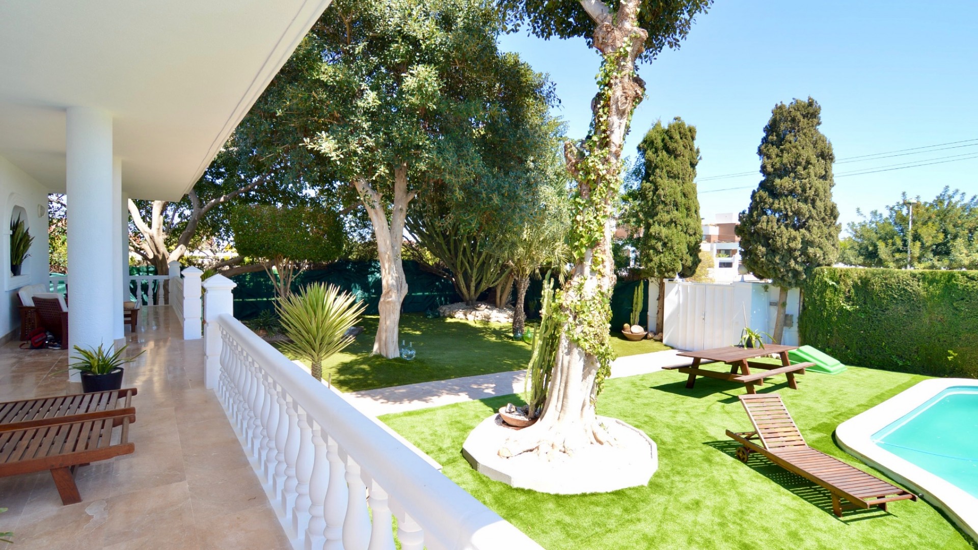 Videresalg - Fritliggende villa -
Torrevieja - Torreta-Florida