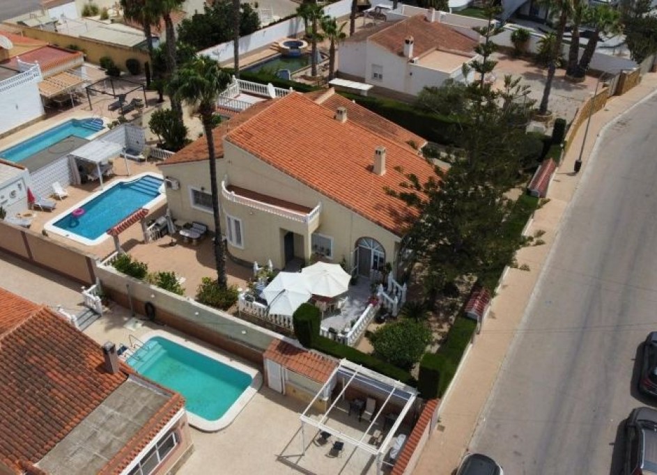 Videresalg - Fritliggende villa -
Torrevieja