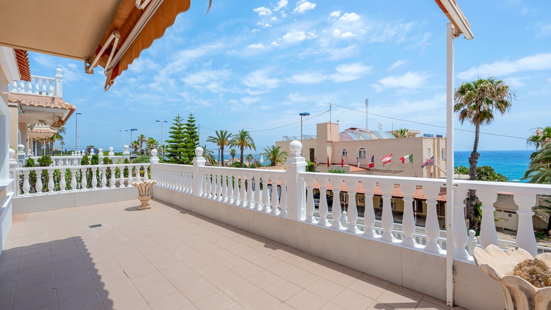 Videresalg - Fritliggende villa -
Torrevieja