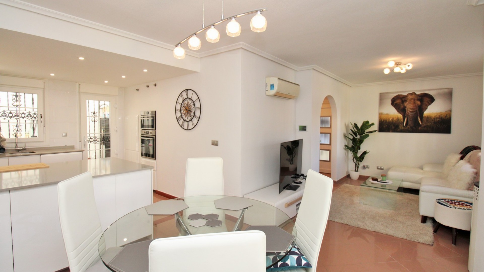 Videresalg - Fritliggende villa -
Villamartín - LOS DOLSES